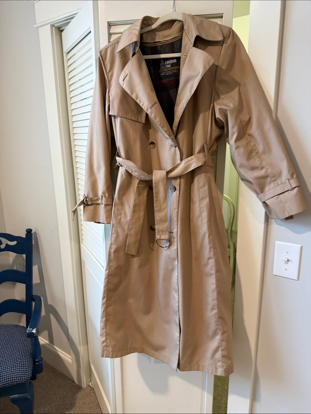 London Fog linedClassic Tan Belted Trench Coat